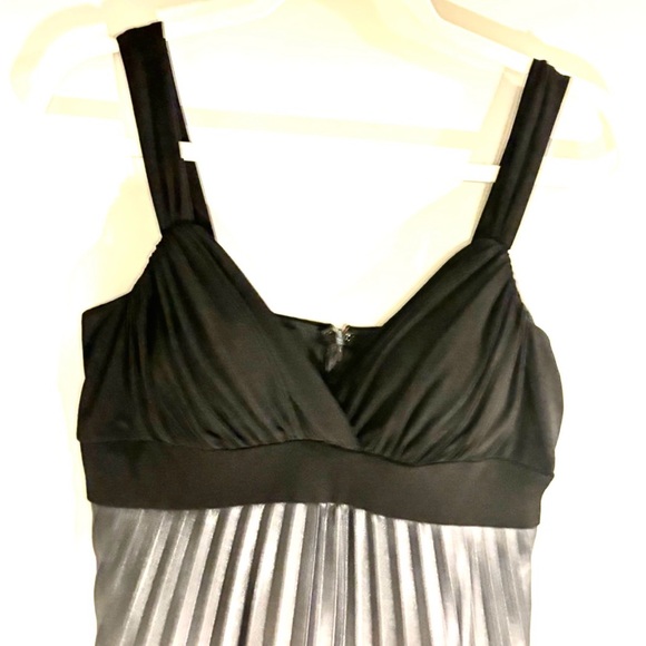 BETSY & ADAM Black Purple Silver Metallic Ombre Pleated Maxi Gown Dress 14M - Picture 3 of 12